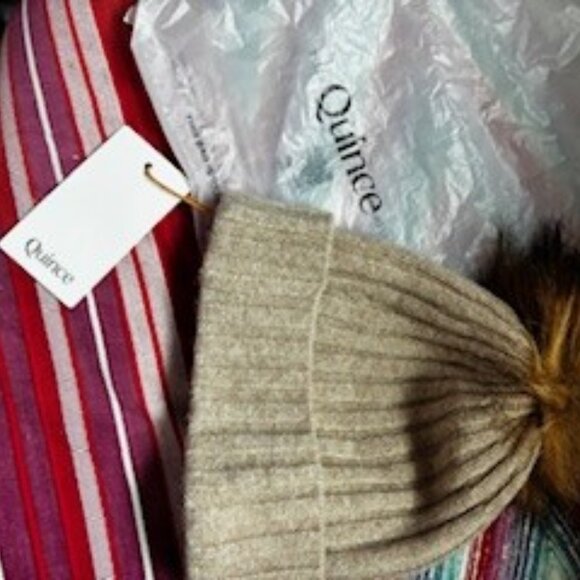 Quince Pure Cashmere Beanie, Beige with faux fur pom pom, one Size - Picture 3 of 6